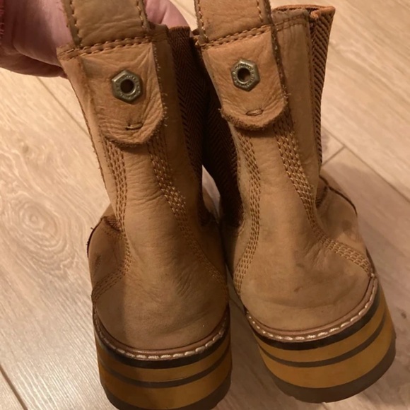 Timberland Women's Tan Ankle Boots - Picture 5 of 9